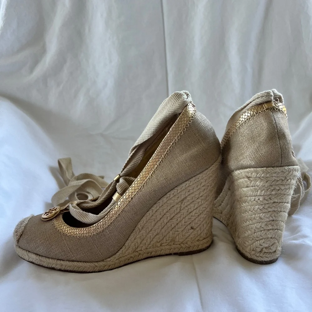 Tory Burch Tan Canvas Lace Up Ankle Espadrille Wedge with Gold Trim Size 9